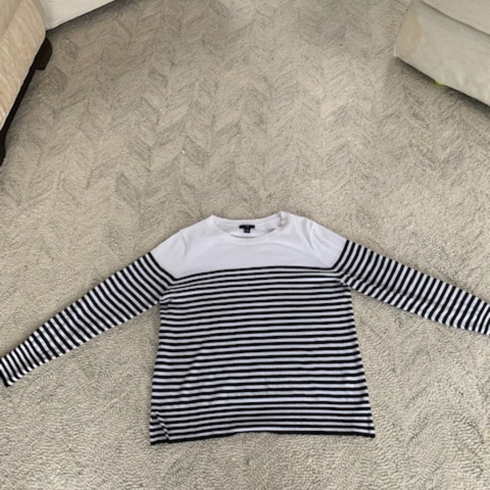 Gap XL black and white sweater